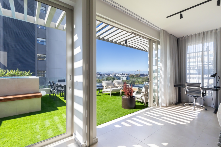 To Let 3 Bedroom Property for Rent in Green Point Western Cape